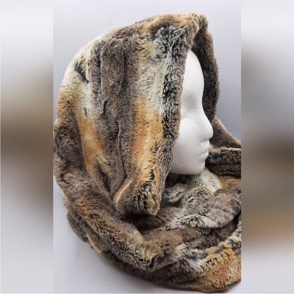 Ladies on Queen Accessories - 🦋 2 For $50 🦋 Women's Cowl Scarf Faux Fur